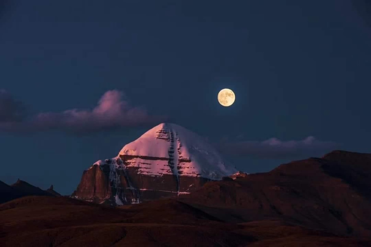 night sky over Mount Kailash